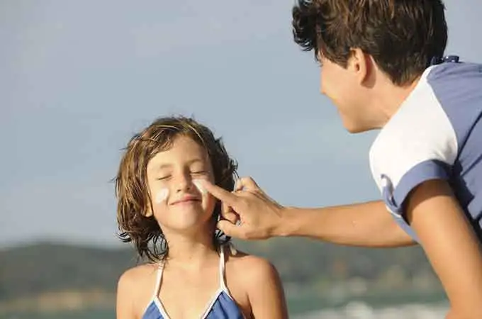 이산화 티탄 및 알루미나와 Triethoxycaprylysilane